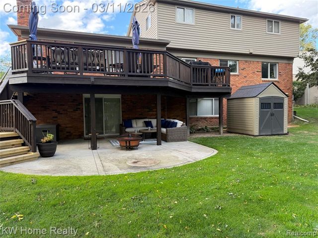 33717 Heritage Hills Drive, Farmington Hills, MI 48331