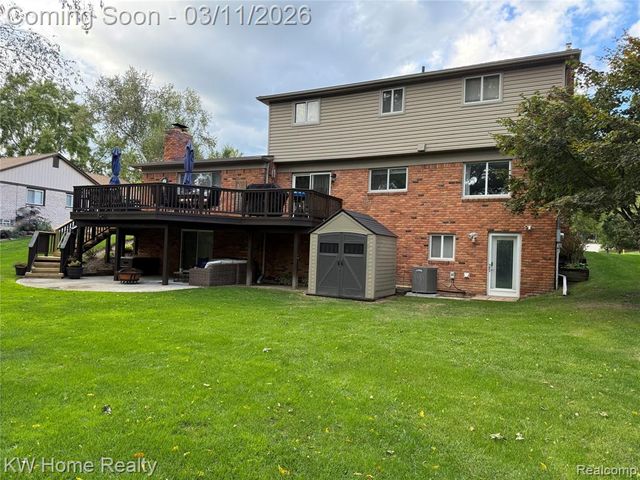 33717 Heritage Hills Drive, Farmington Hills, MI 48331