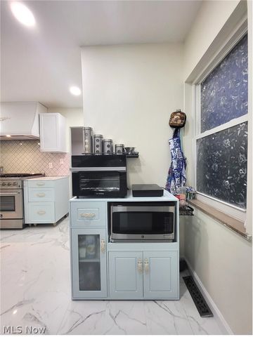 1450 S Lallendorf Road, Oregon, OH 43616