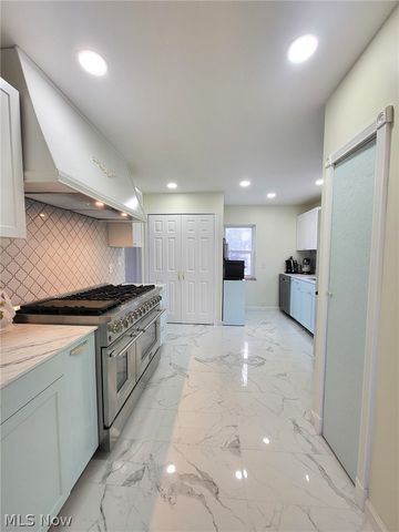 1450 S Lallendorf Road, Oregon, OH 43616