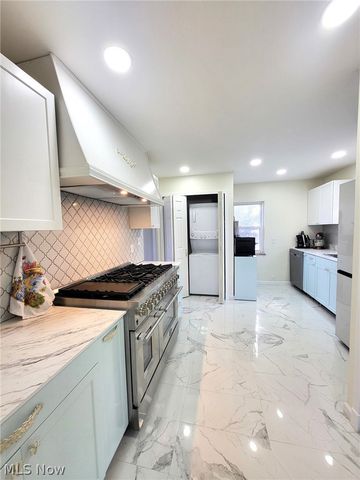 1450 S Lallendorf Road, Oregon, OH 43616