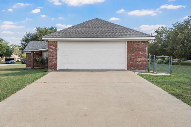 601 Christina Drive, Robinson, TX 76706