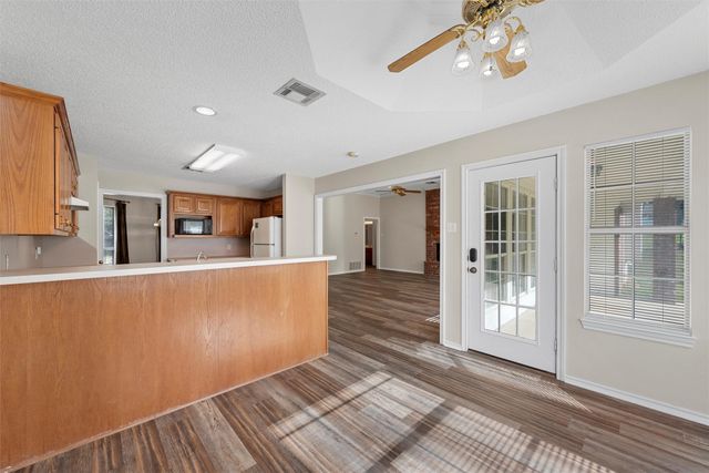 601 Christina Drive, Robinson, TX 76706