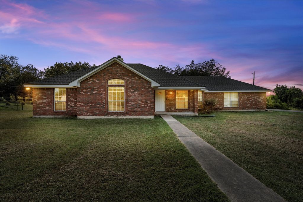 601 Christina Drive, Robinson, TX 76706