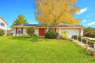 12520 W Crawford DRIVE, New Berlin, WI 53151