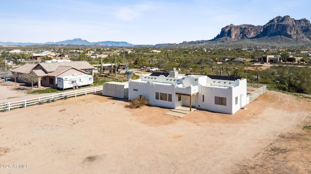 2082 E TEPEE Street, Apache Junction, AZ 85119