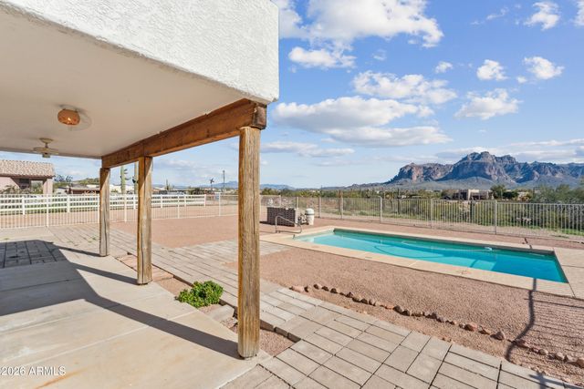 2082 E TEPEE Street, Apache Junction, AZ 85119