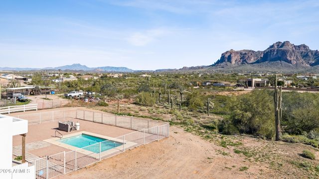 2082 E TEPEE Street, Apache Junction, AZ 85119