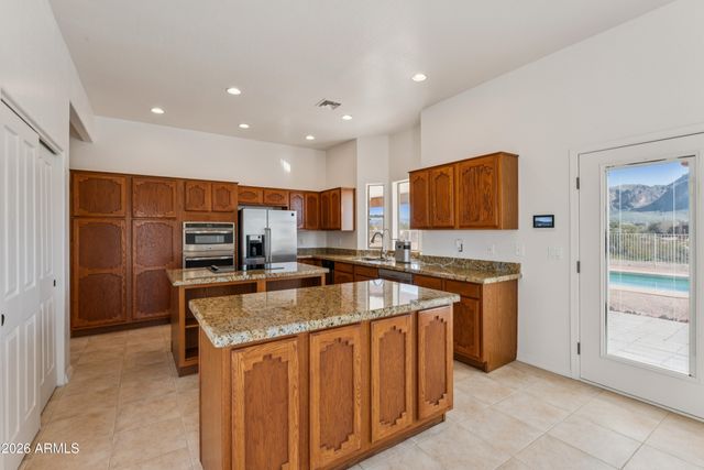 2082 E TEPEE Street, Apache Junction, AZ 85119