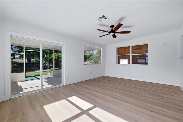 3304 KING RICHARD COURT, Seffner, FL 33584