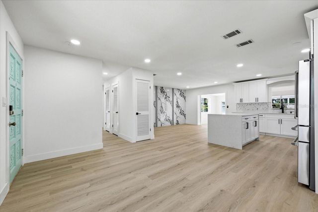 3304 KING RICHARD COURT, Seffner, FL 33584