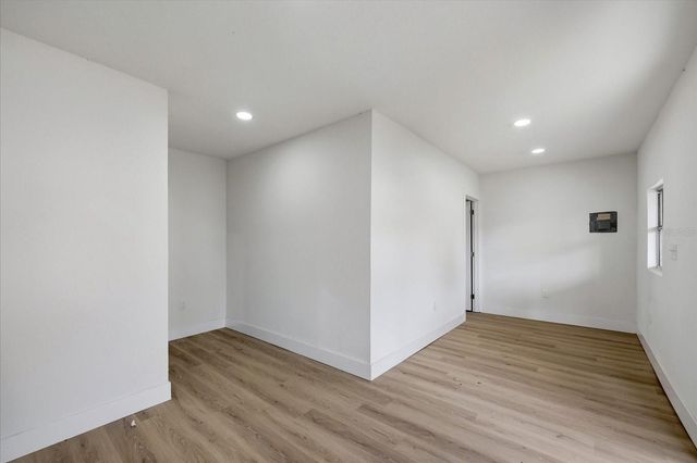 3304 KING RICHARD COURT, Seffner, FL 33584