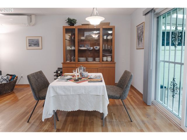 12550 Se MAIN St, Portland, OR 97233