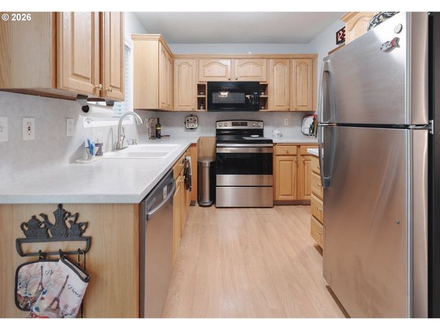 12550 Se MAIN St, Portland, OR 97233