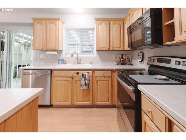 12550 Se MAIN St, Portland, OR 97233