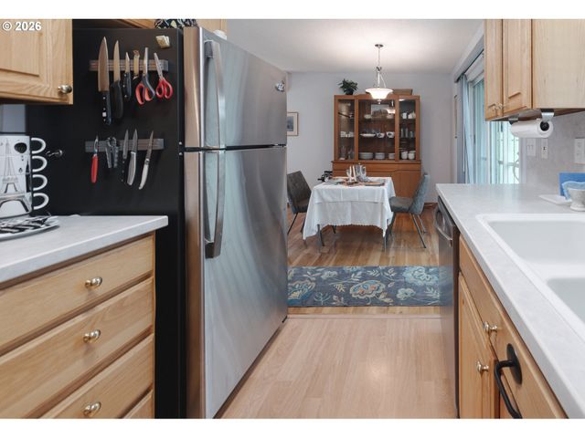 12550 Se MAIN St, Portland, OR 97233