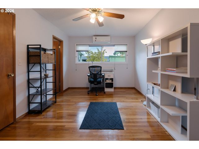 12550 Se MAIN St, Portland, OR 97233