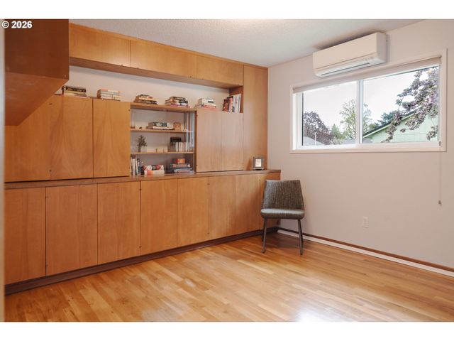 12550 Se MAIN St, Portland, OR 97233