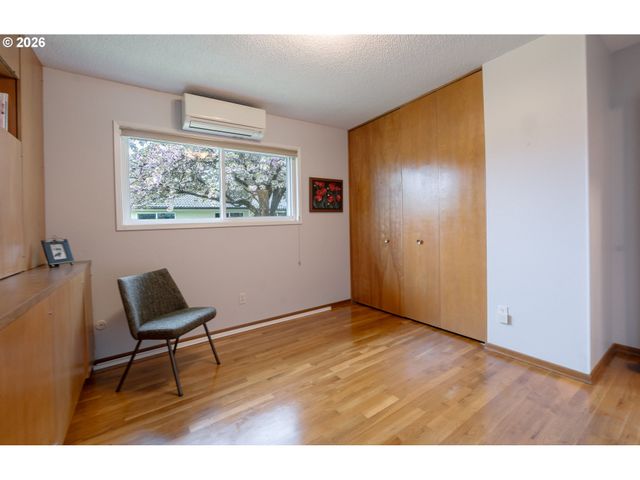 12550 Se MAIN St, Portland, OR 97233