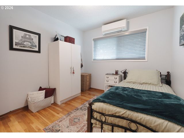 12550 Se MAIN St, Portland, OR 97233