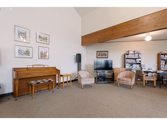 12550 Se MAIN St, Portland, OR 97233