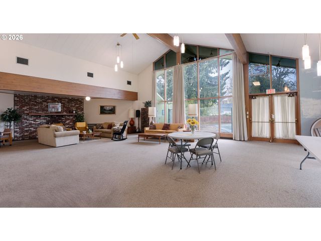 12550 Se MAIN St, Portland, OR 97233