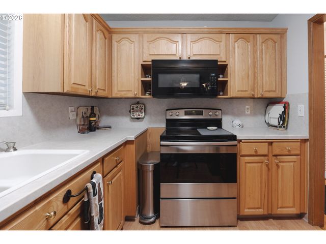 12550 Se MAIN St, Portland, OR 97233
