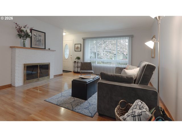 12550 Se MAIN St, Portland, OR 97233
