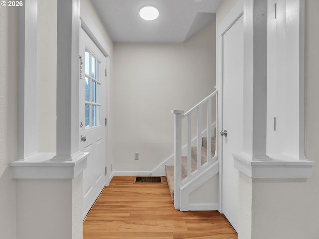 3862 Se IVON St, Portland, OR 97202