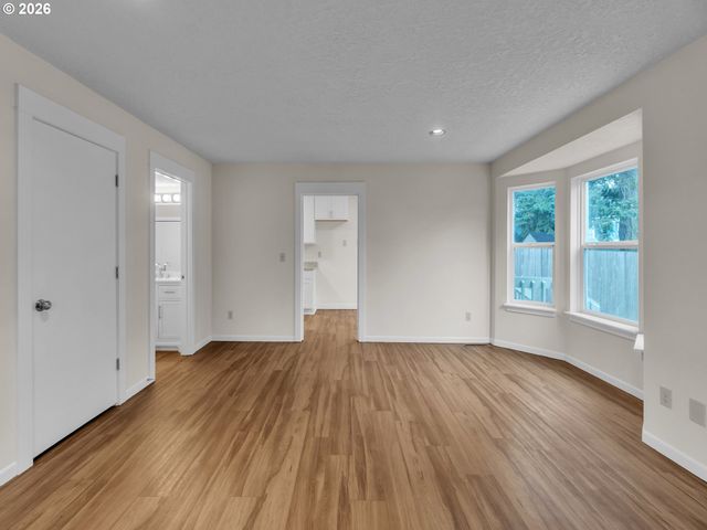 3862 Se IVON St, Portland, OR 97202