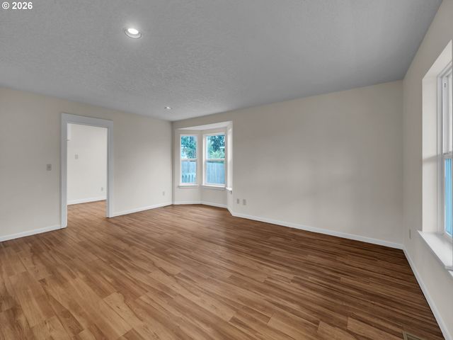 3862 Se IVON St, Portland, OR 97202