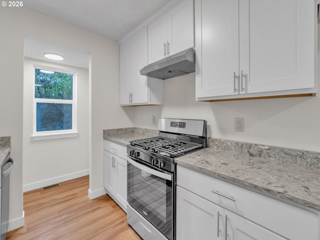 3862 Se IVON St, Portland, OR 97202