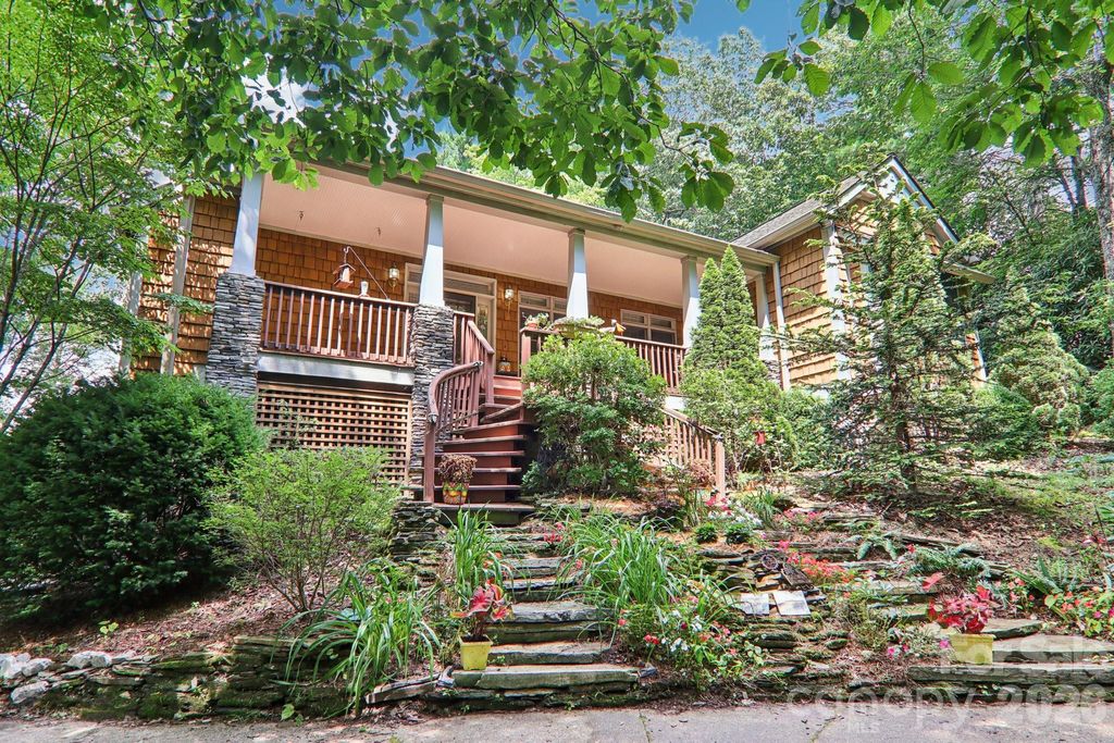 1063 Swiss Pine Lake Drive, Spruce Pine, NC 28777