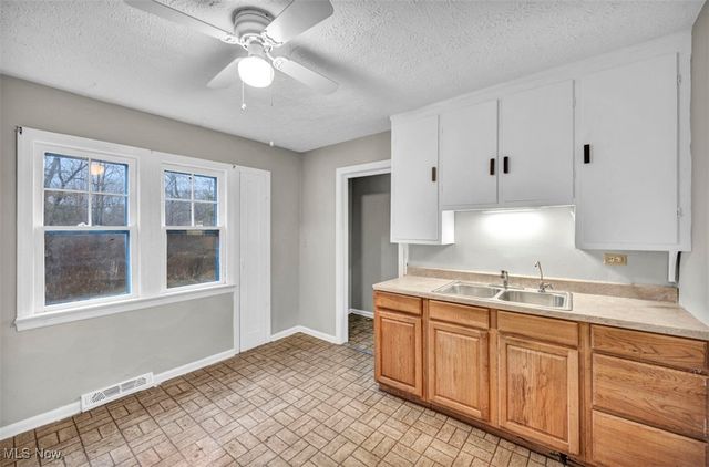 6226 W Maple Avenue, Geneva, OH 44041