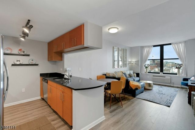 102 Christopher Columbus Dr 803, Jersey City, NJ 07302