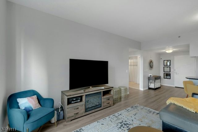 102 Christopher Columbus Dr 803, Jersey City, NJ 07302