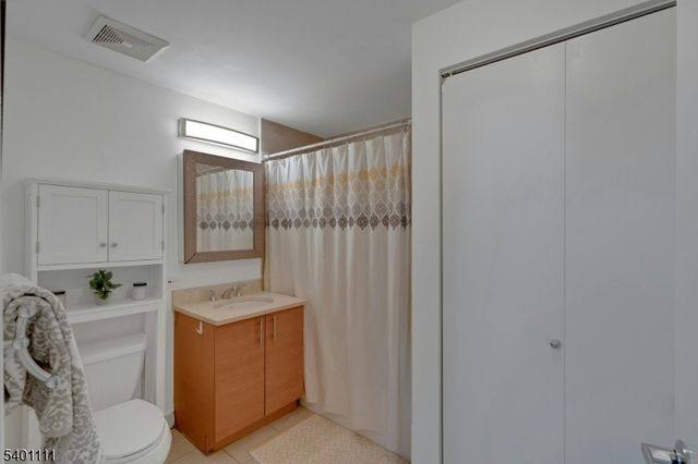 102 Christopher Columbus Dr 803, Jersey City, NJ 07302