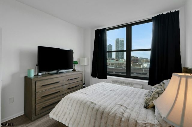 102 Christopher Columbus Dr 803, Jersey City, NJ 07302