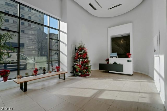 102 Christopher Columbus Dr 803, Jersey City, NJ 07302