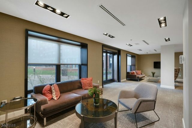 102 Christopher Columbus Dr 803, Jersey City, NJ 07302