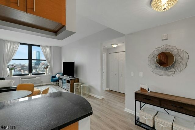 102 Christopher Columbus Dr 803, Jersey City, NJ 07302