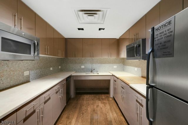 102 Christopher Columbus Dr 803, Jersey City, NJ 07302