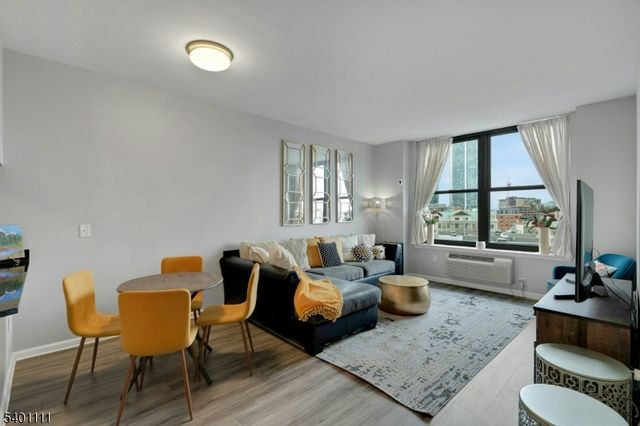 102 Christopher Columbus Dr 803, Jersey City, NJ 07302