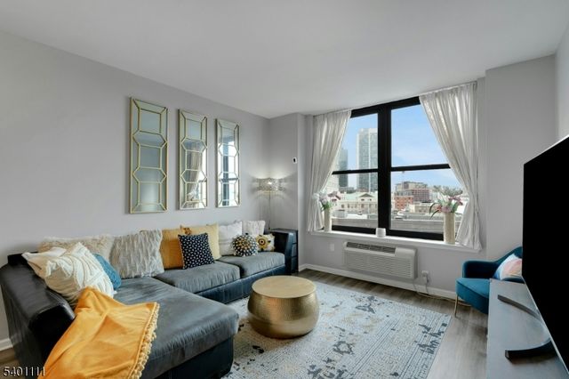 102 Christopher Columbus Dr 803, Jersey City, NJ 07302