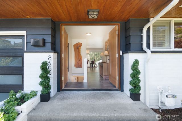 8659 Fauntlee Crest SW, Seattle, WA 98136