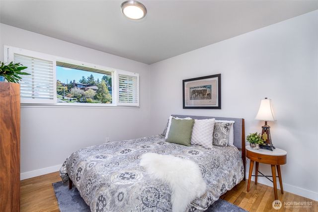 8659 Fauntlee Crest SW, Seattle, WA 98136