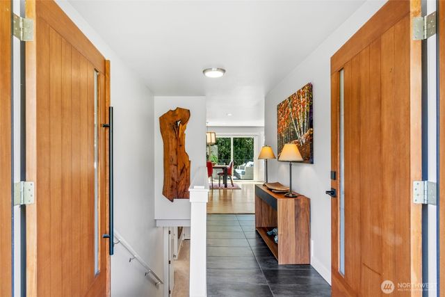 8659 Fauntlee Crest SW, Seattle, WA 98136