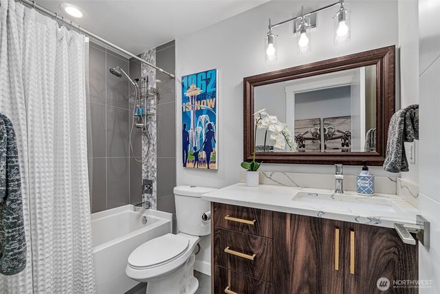 8659 Fauntlee Crest SW, Seattle, WA 98136