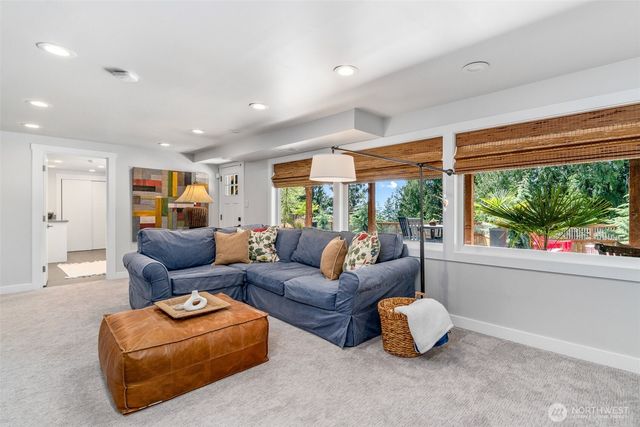 8659 Fauntlee Crest SW, Seattle, WA 98136