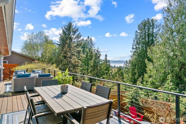 8659 Fauntlee Crest SW, Seattle, WA 98136